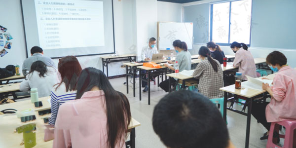 老师上课图片