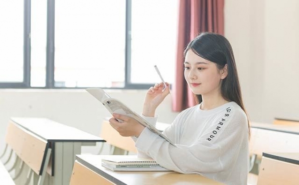 伦敦时装学院作品集申请